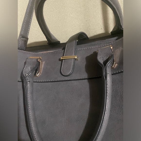 Dasein Purse . Grey. Perfect shape with coin purse. - Picture 2 of 12